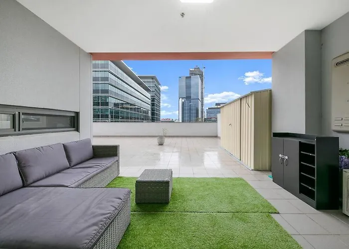 Cozy 2 Bedroom 6 Minutes To Train Station With Parking