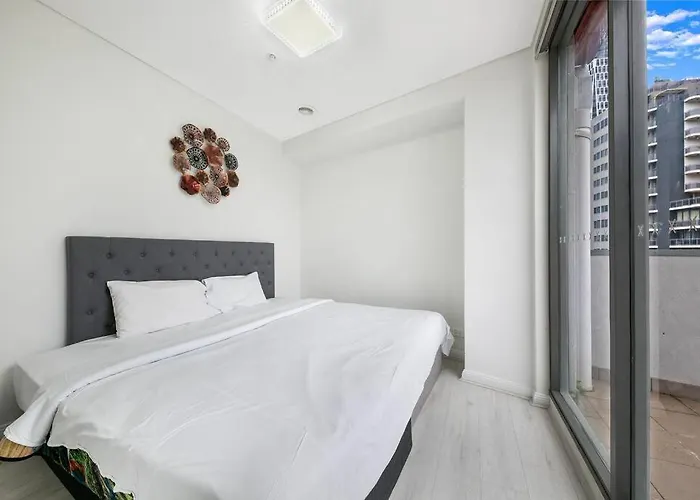 Cozy 2 Bedroom 6 Minutes To Train Station With Parking