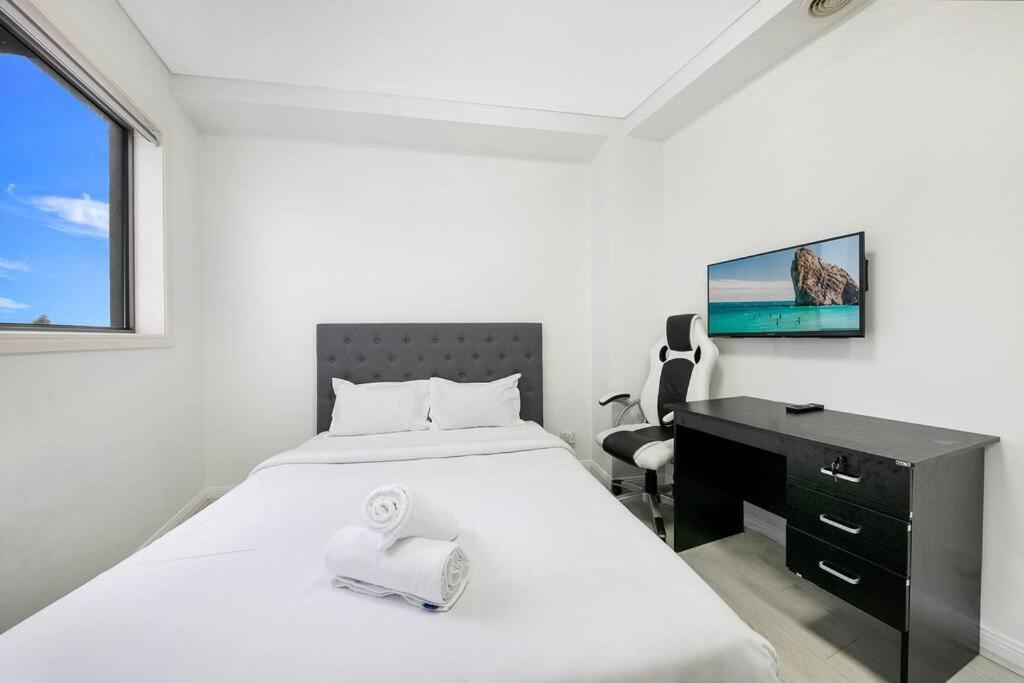 Cozy 2 Bedroom 6 Minutes To Train Station With Parking Apartment Sydney