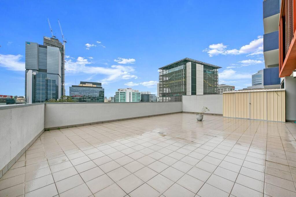 Cozy 2 Bedroom 6 Minutes To Train Station With Parking * Sydney