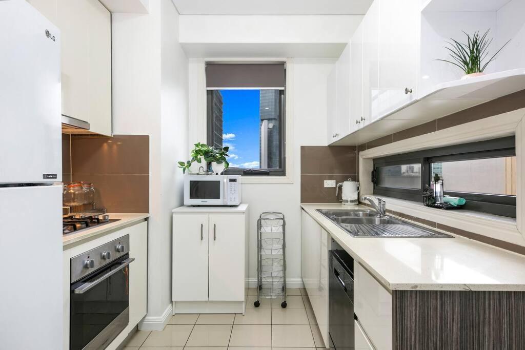 Apartment Cozy 2 Bedroom 6 Minutes To Train Station With Parking