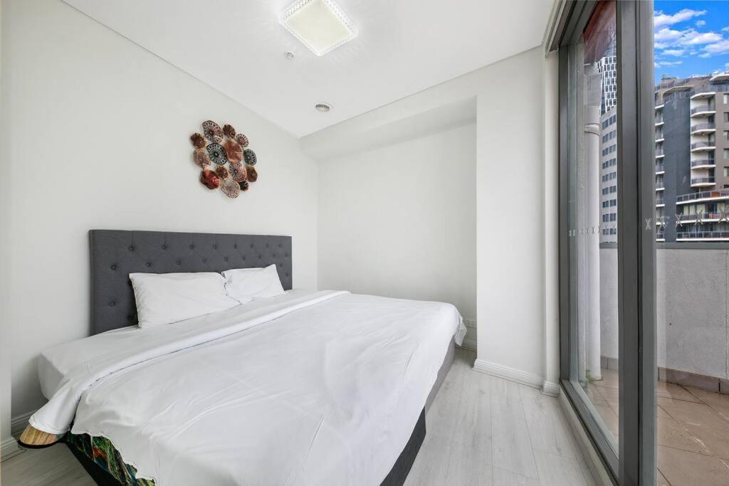 Cozy 2 Bedroom 6 Minutes To Train Station With Parking Sydney